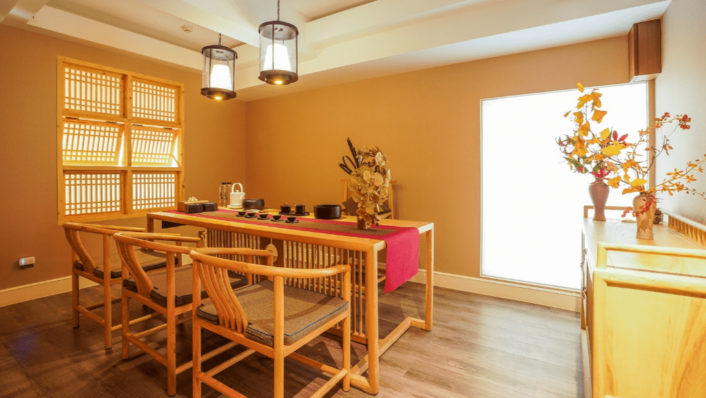 鬧市一隅新中式茶館 倉儲服務(wù)何以成年輕人新寵？